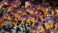 Ниска топка! Феновете на Барса искат смъртта на Неймар! + ВИДЕО