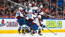 Колорадо докосва купа "Стенли" след драма и спорен гол