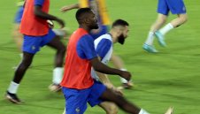 Дешан не рискува с Бензема и Варан