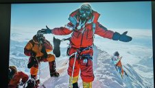 Атанас Скатов с последен шанс да атакува осемхилядника Чо Ою