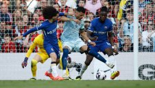 Ненужен халф на Челси стана "светец"