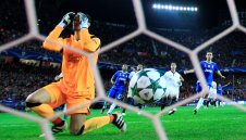 Съдията и Юве наръгаха Севиля за феновете + ВИДЕО