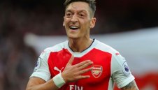 Йозил е имал вариант да подсили катарски клуб, но Артета е спрял трансфера