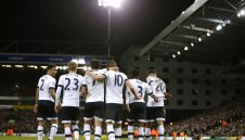 Тотнъм изпи кръвта на "канарчетата" и излезе трети