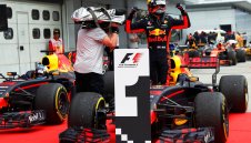 Мерцедес се приближава до Макс