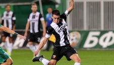 "Смърфовете" на точка от върха след бой по Етър