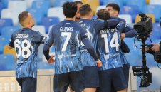 Наполи измести Милан след бой над Салернитана