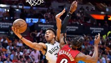 Милуоки изстуди Горещите с обрат