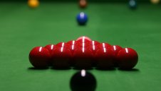 Световното по снукър започва с горещи сблъсъци