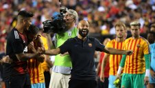 Масчерано заговори за напускане на Барса