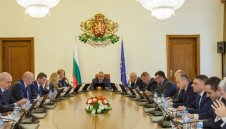 Случи се! Извънредното положение пада на 13 май, но предпазните мерки остават 