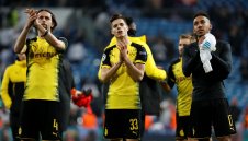 Летящия германец плюе по Бос и хвали Щьогер