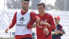 Кошмарът май е към края си! Йозил и Колашинац подновиха тренировки с Арсенал