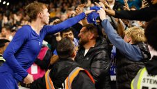 Нов в Челси се оказа мамино синче