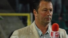 Ангел Червенков пое новака Локомотив Горна Оряховица