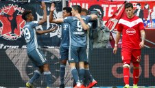 Балкански страсти: Биячите в Байерн се гушкали веднага след размяната на крошета