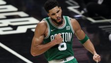 Тейтъм спря лошата си серия с 9 тройки и 51 точки