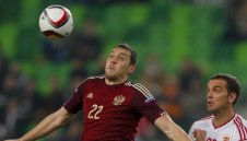 Дългучът Дзюба остава в Зенит