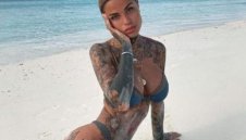 Татуирана сексбомба скъса с ас на Милан? + СНИМКИ