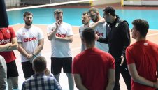 Константинов повика 19 волейболисти за Европейското