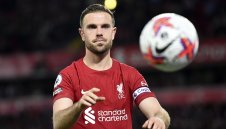 Тимът на Джерард изкушава Хендерсън с по 700 000 на седмица