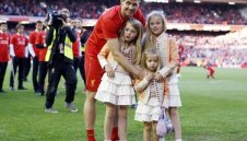 Най-после: След три дъщери, Стивън Джерард се уреди и с момче 