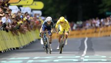 Невероятно: Вингегор надви Погачар с фотофиниш в 11-ия етап на Тура!