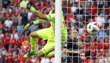 Браво дебютира в манчестърското дерби