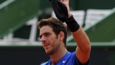 Дел Потро започна с победа защитата на титлата си в Ещорил