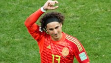 Очоа се натиска на Наполи