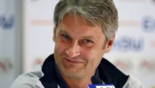 Армин Вее ще тренира Щутгарт и догодина