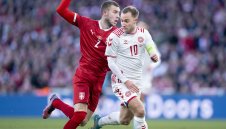 Той се завърна, той е капитан, той вкарва, той е Кристиан Ериксен