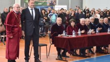 Връчиха дипломата на Кобрата за бакалавър 