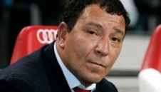 Тен Кате иска да остане в Аякс