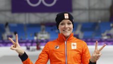 Холандия продължава да гази на кънки в Пьончан