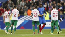 България играе с Франция на "Парк де Пренс"?