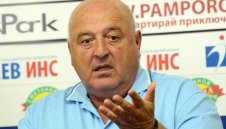 Венци Стефанов нападна Лудогорец: Не трябва да държат телевизионните права