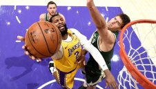 Дръмънд напусна с контузия в дебюта си за Езерняците