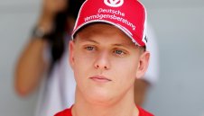 Синът на Шуми с приличен дебют във Формула 2