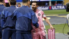 При арабите или обратно в Европа? Меси взе тежко решение!