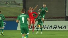 Вижте кунг фу удара на Козмин Моци