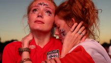 Тъга и надежда в очите на английските фенове + ВИДЕО и СНИМКИ