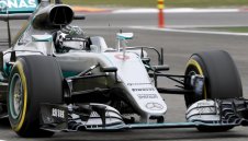 Розберг – пръв в квалификацията, провал за Хамилтън