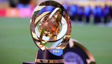 Джей Балвин и Доджа Кет пеят на почивката на финала