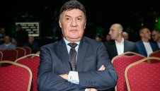 Подигравка с Боби Михайлов: Нова песен иронизира БФС + ВИДЕО 