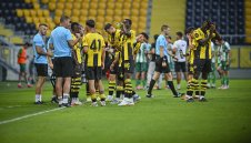 Ботев Пловдив "върза" централен бранител