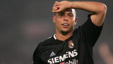 Феномена обмисля да купи футболен клуб