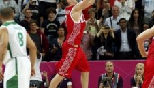 Русия оцеля с тройка в края