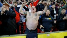 Хулиганските изцепки започнаха: Двама англичани отнесли боя в София