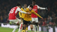 Арсенал потрепери в спечелен мач срещу слабак